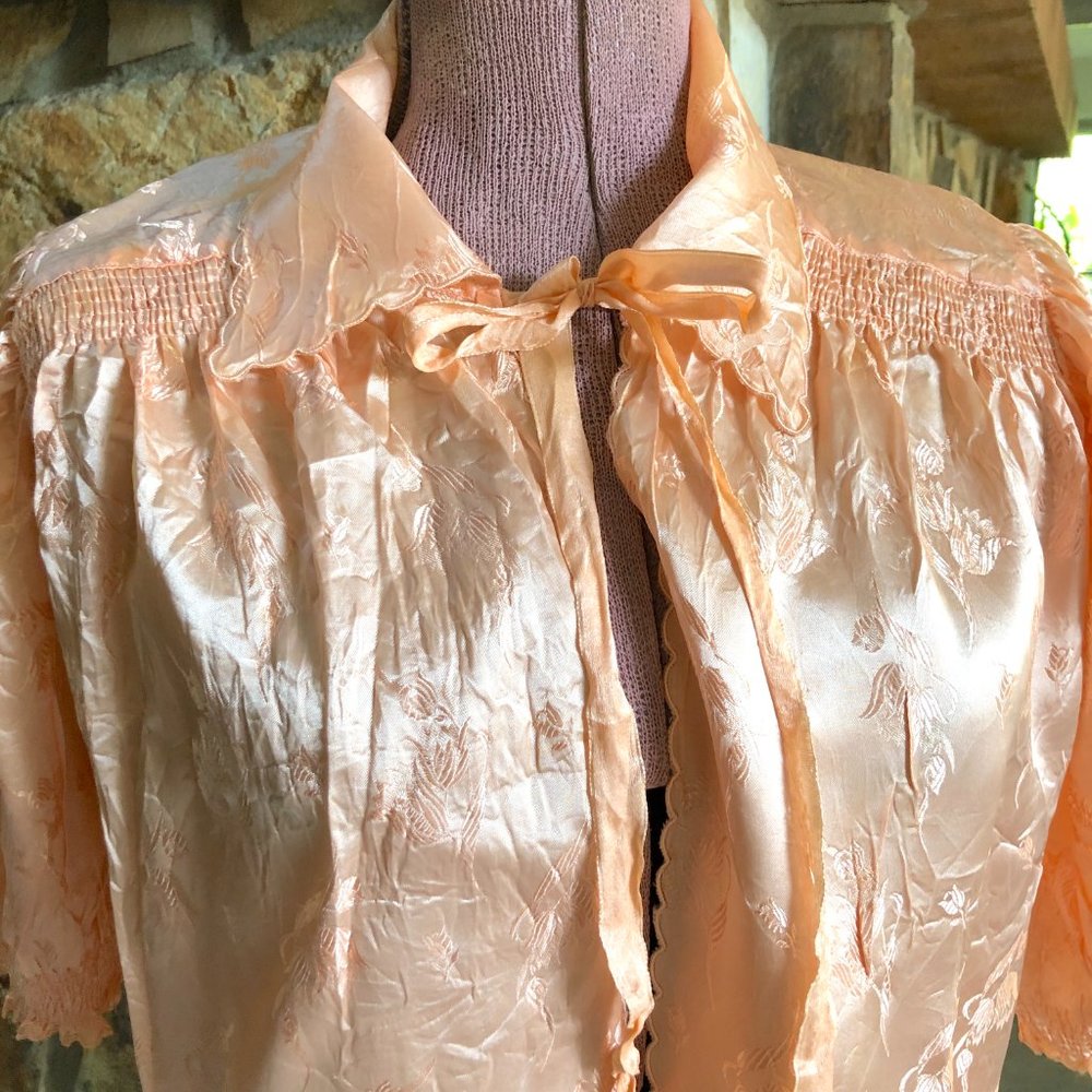 Vintage 1930s Coral Pink Satin Acetate Negligee Capelet Top Night Jacket - Picture 2 of 6